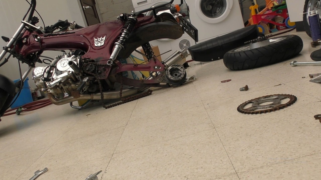 TURNING THIS SUPER OLD BIKE FROM TRASH TO CASH!  RAW & UNEDITED FOOTAGE  Part 2