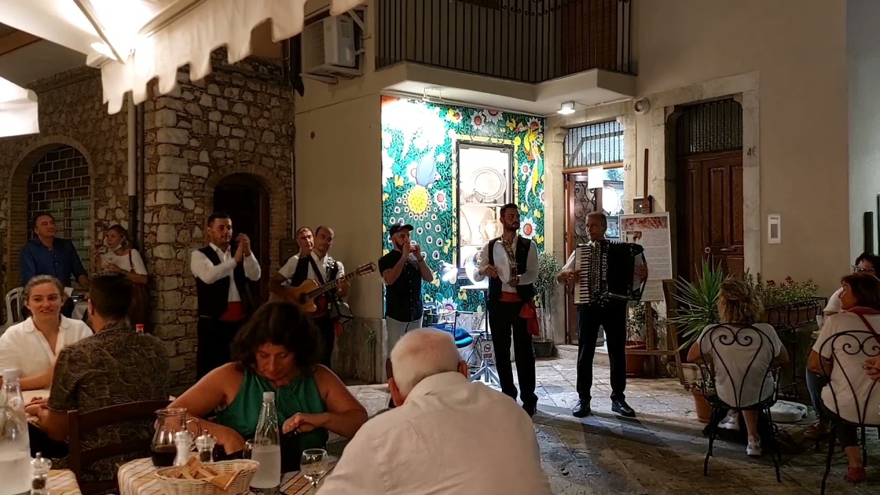 Tarantella con Alfio Pesce e il suo gruppo Sicilia in Folk