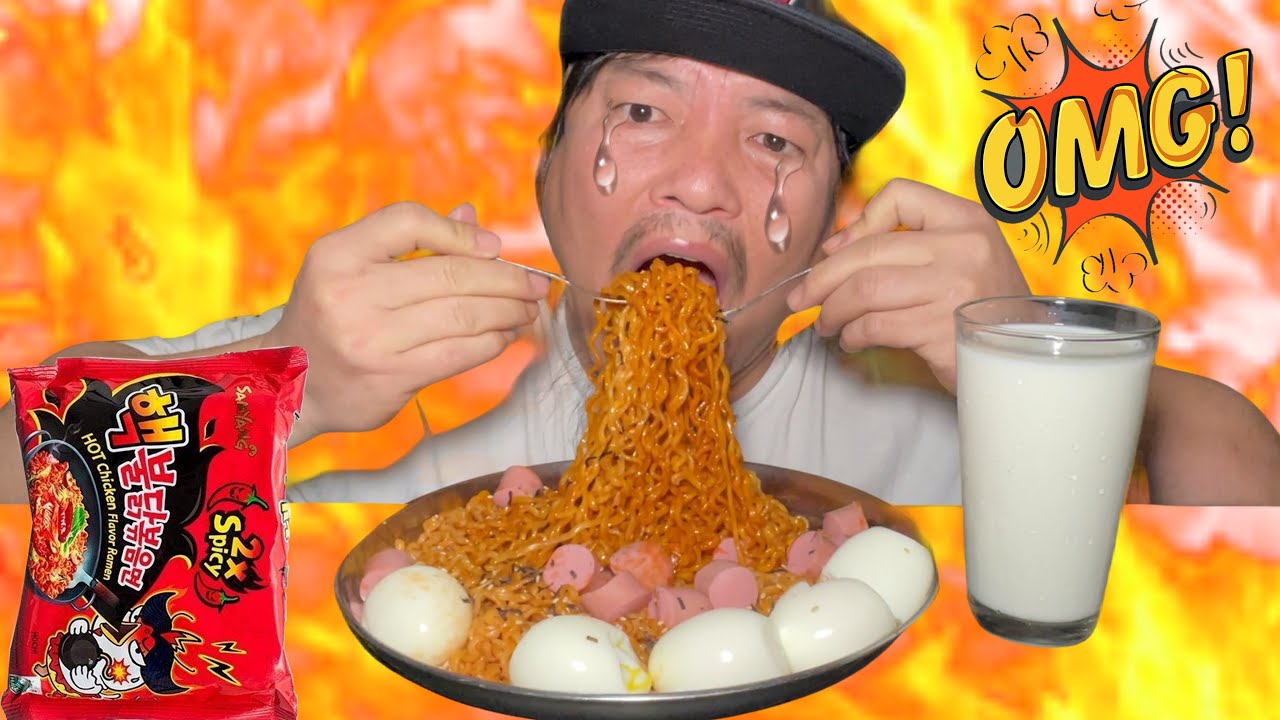 2X SPICY 🥵 RAMEN NOODLES WITH BOILING EGGS AND CHICKEN SAUSAGES #kabirmukbangvideo #mukbang #eating