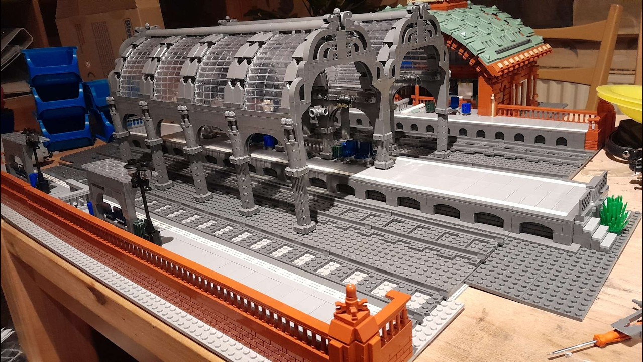 Kuppeldächer 108424 von Bluebrixx und endgültige Größe des Bahnhofs 108421 von Bluebrixx