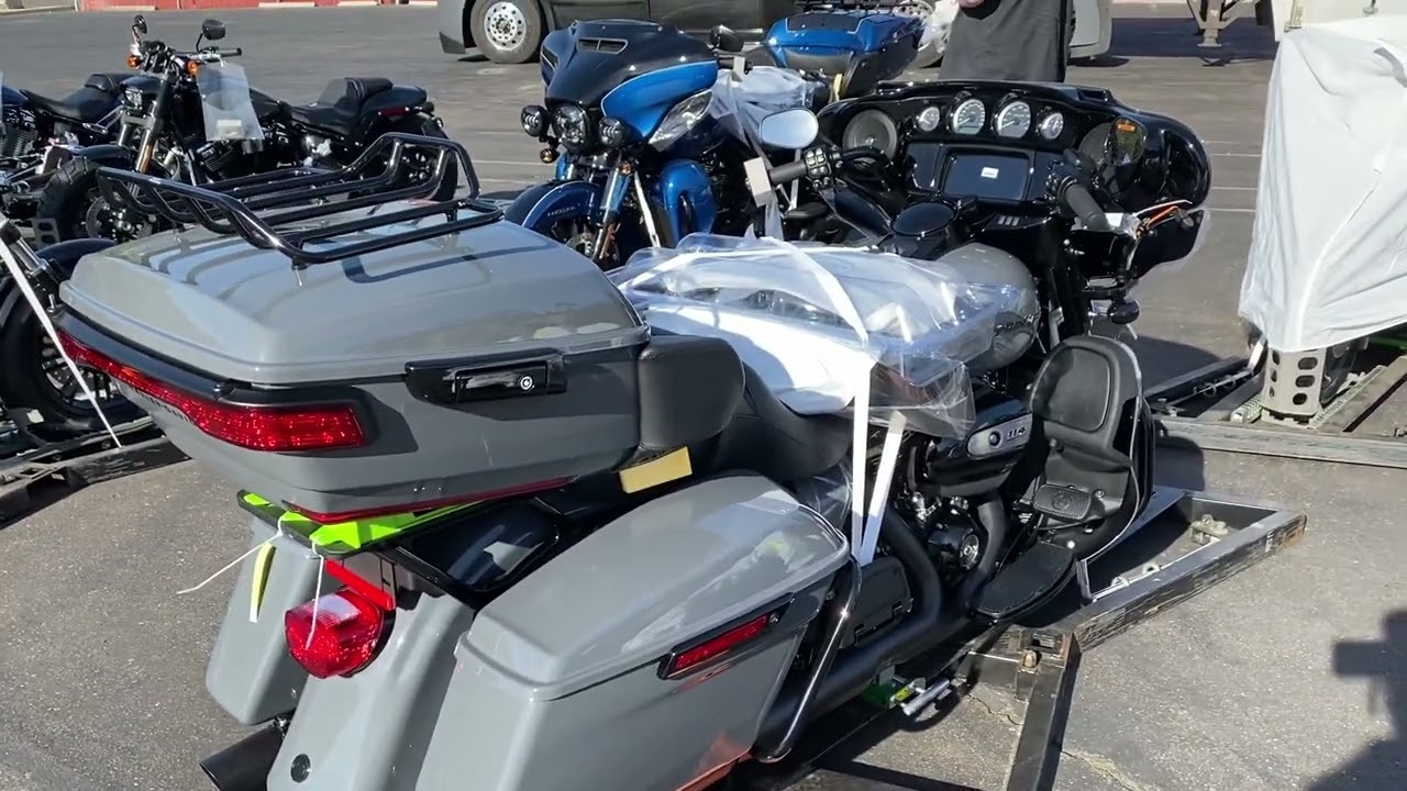 2022 Harley-Davidson Ultra Limited in Gunship Gray with Black Trim