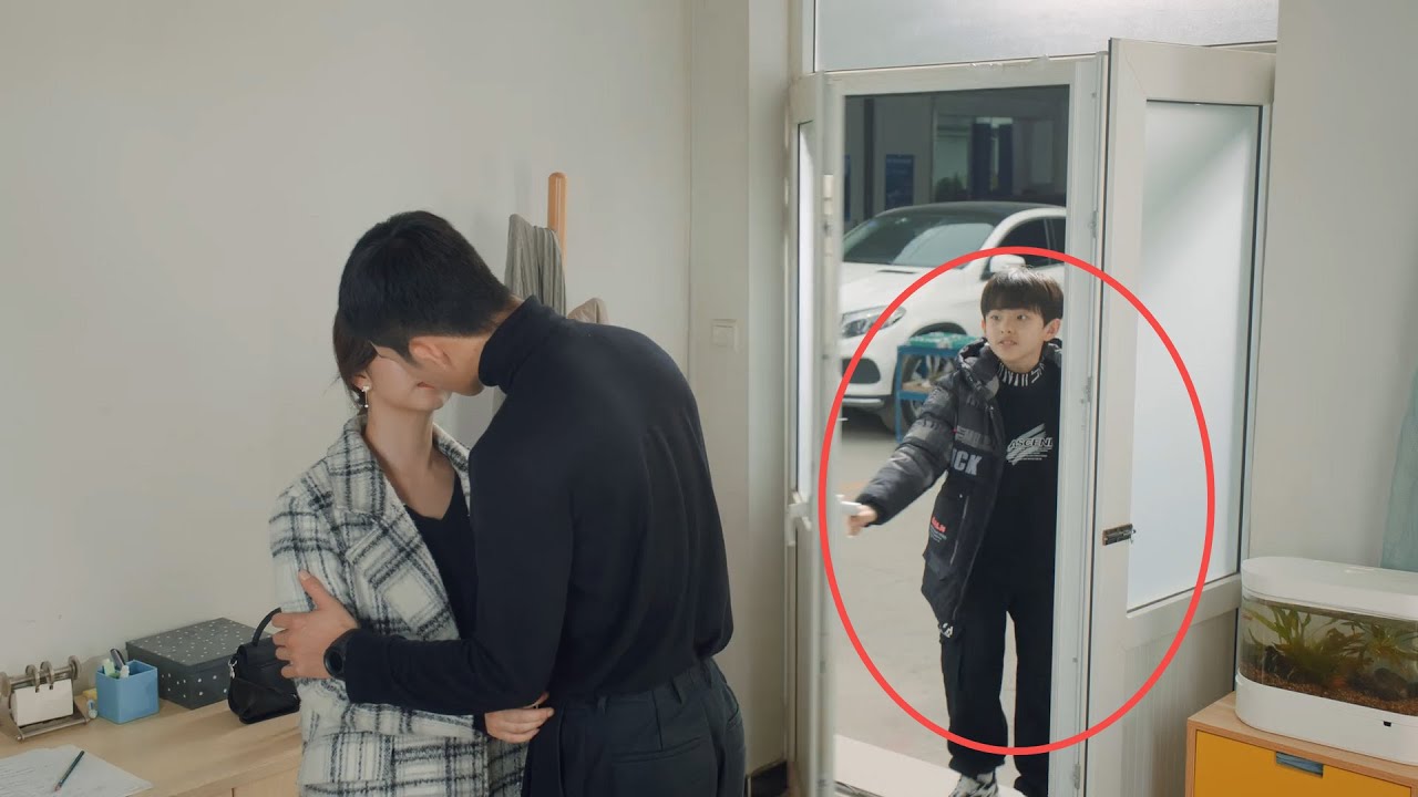 【MOVIE】8岁萌娃半夜撞见爸爸和后妈亲密，本想逃走，却意外揭开全家最大的秘密...#最新中国电视剧 #归路 #谭松韵