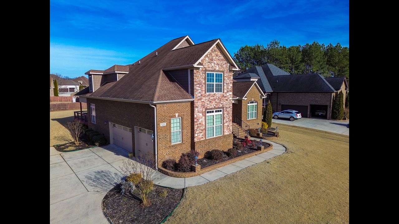 House for Sale: 123 Forest Ridge Dr Huntsville AL 35806