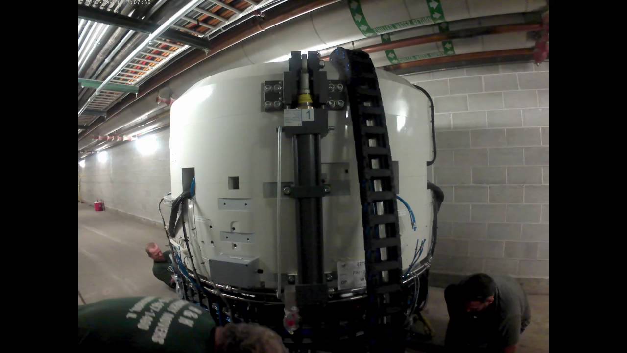 Rigging of a Cyclone 18/9 at the University of Chicago