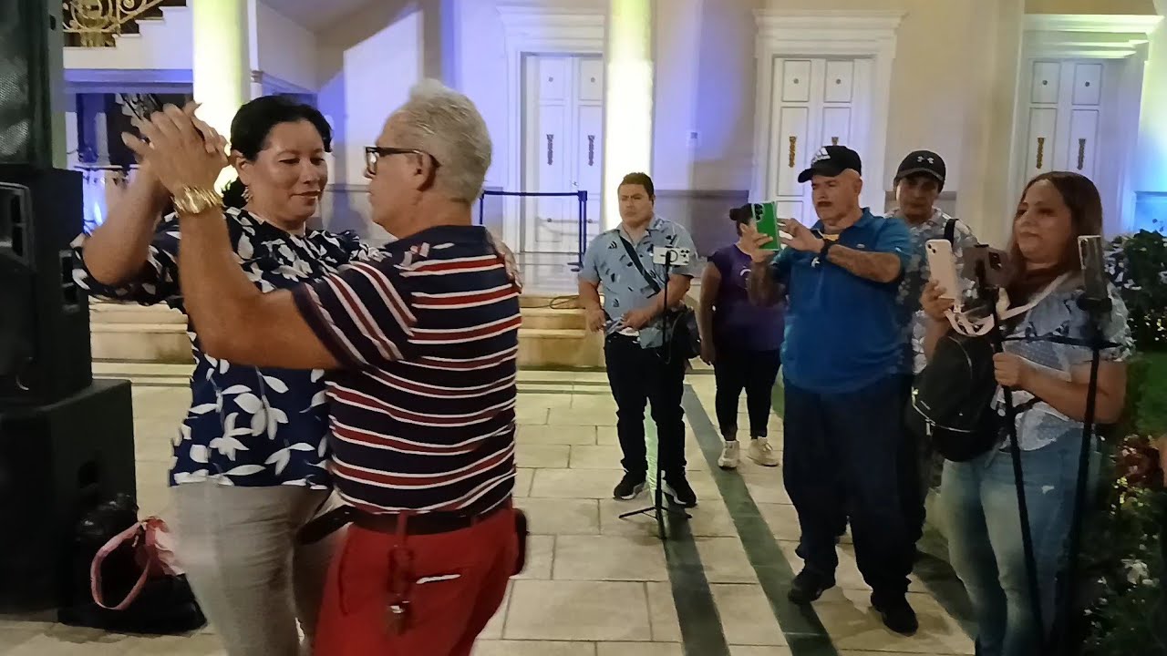 YA DESPUES DE SUPERAR EL PASADO, LIS ES FELIZ Y EL MAGNATE SE QUEDA CON ELLA