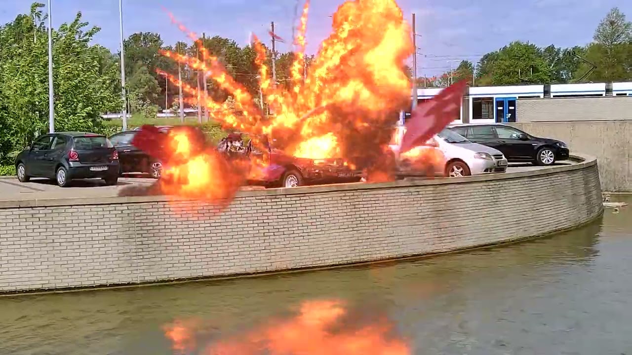 Car Explosion - Embergen