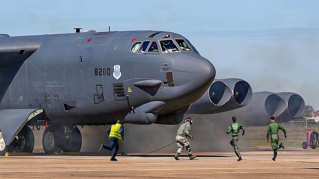 U.S. Air Force B-52H Stratofortress Pilot Crew in Emergency Takeoff Alert!