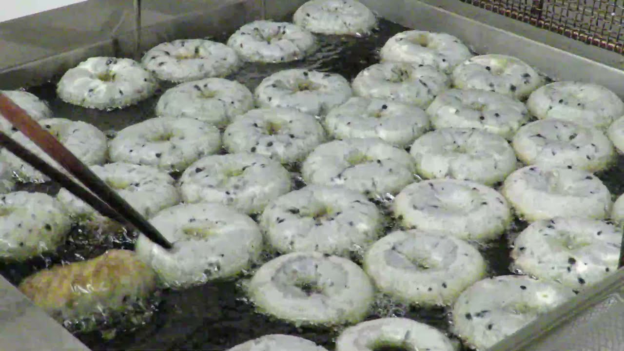 How to make blueberry cake donuts