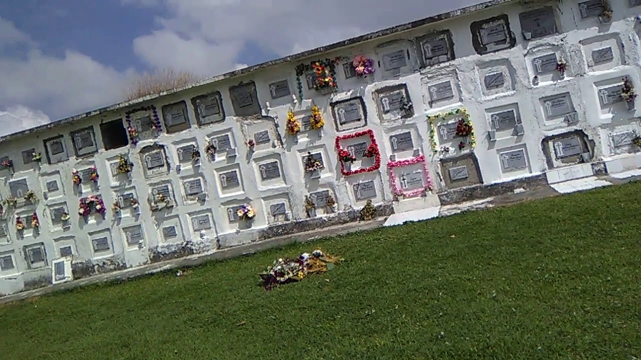 El Cementerio de Sevilla Valle