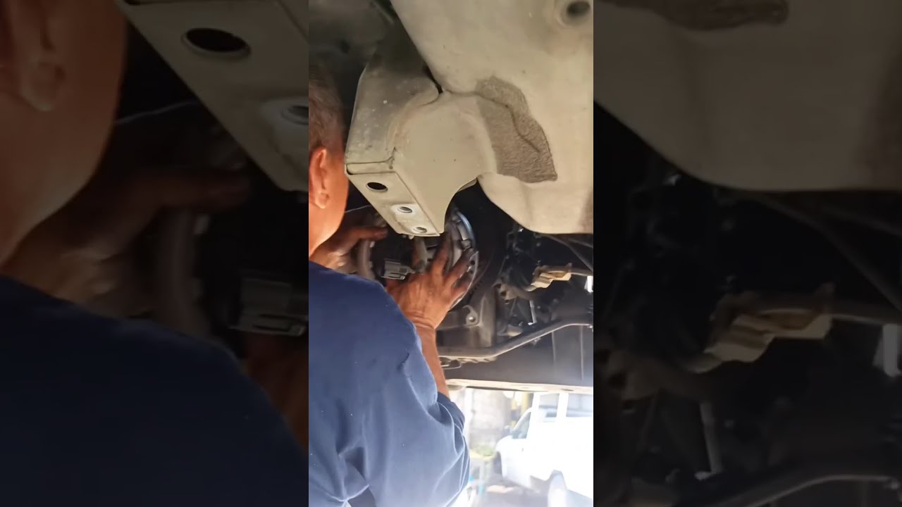 How to replace TOYOTA AVANZA clutch lining kit👩‍🔧🧰. PART 1