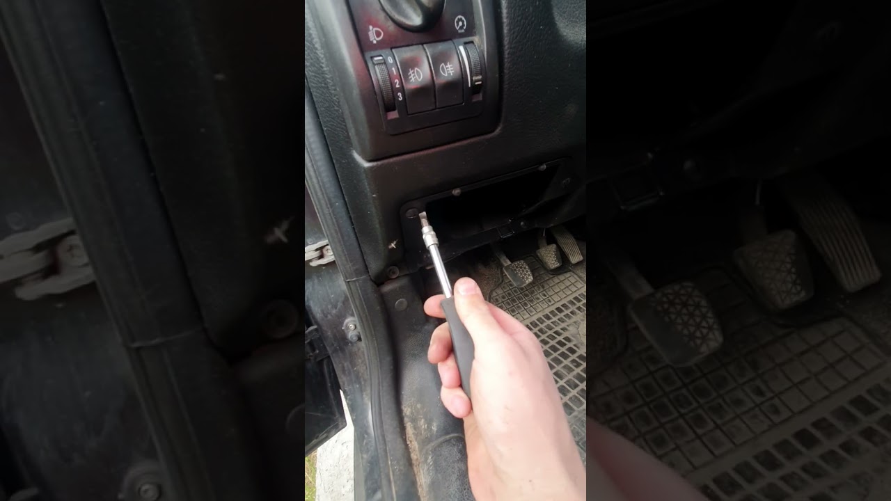 Astra II G 2004r Lokalizacja Skrzynki bezpieczników / Fuse box location