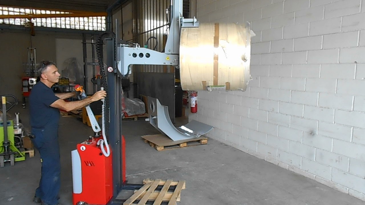 Elektryczny w&oacute;zek trzpieniowy - obracarka roli -  z pilotem do obracania rolek 300kg   CB MRB