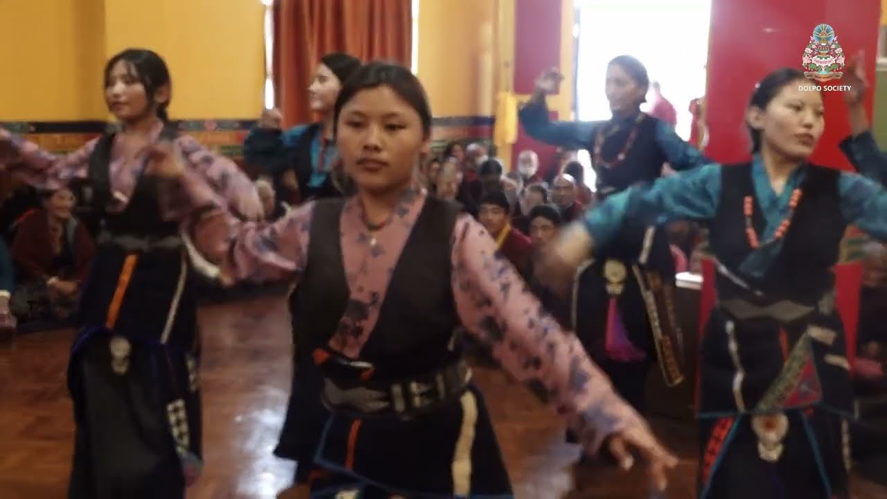 ནང་ཁོངས་ཀྱི་གཞོན་སྐྱེས་ཁག་ཅིག་ནས་ཀོང་པོ་ཞེས་པའི་གཞས་ཤིག་གཟིགས་འབུལ་ཞུ་རྒྱུ།