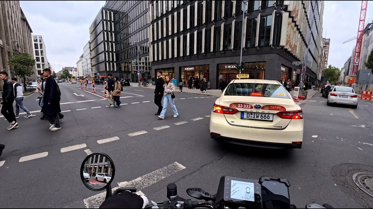 Zontes ZT 125 GK - Durch die City...🙈