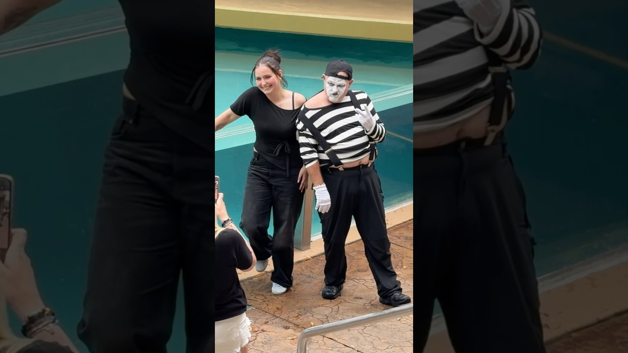 So hilarious 😂 Tom the mime Seaworld Orlando #seaworldmime #funny #fun #viral #comedy