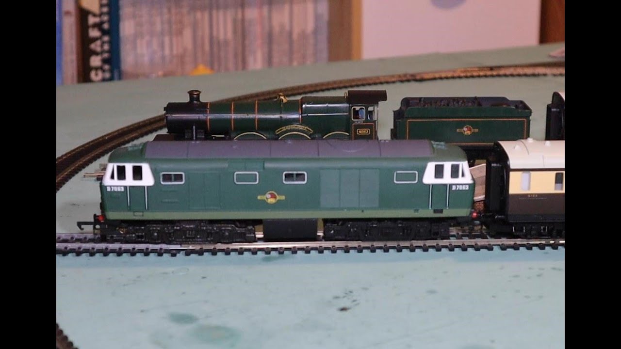 Hornby Albert Hall and Class 35 Hymek from 1977 Catalogue.