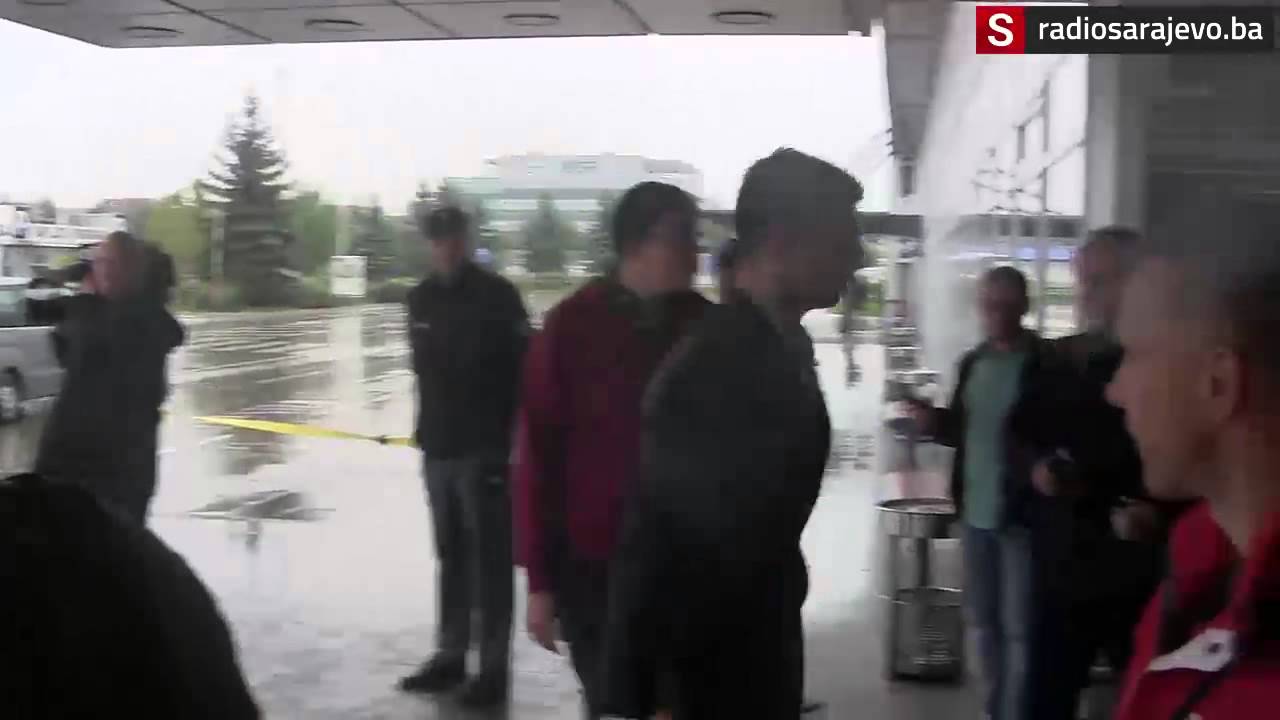 Emir Spahić na aerodrom stigao odvojeno od ekipe