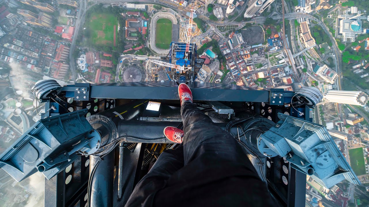 Climbing the second tallest building in the world - Merdeka 118 (679 Meters)