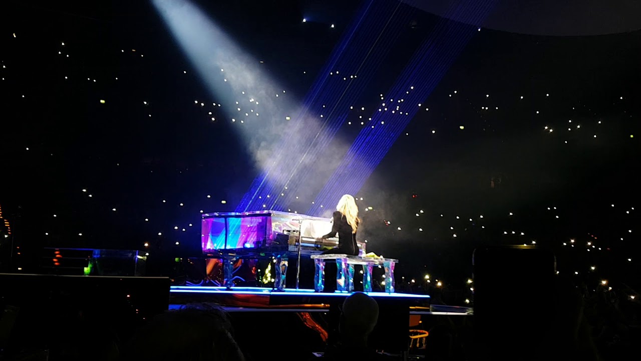 Lady Gaga Tour 2018 Hamburg - Edge of glory
