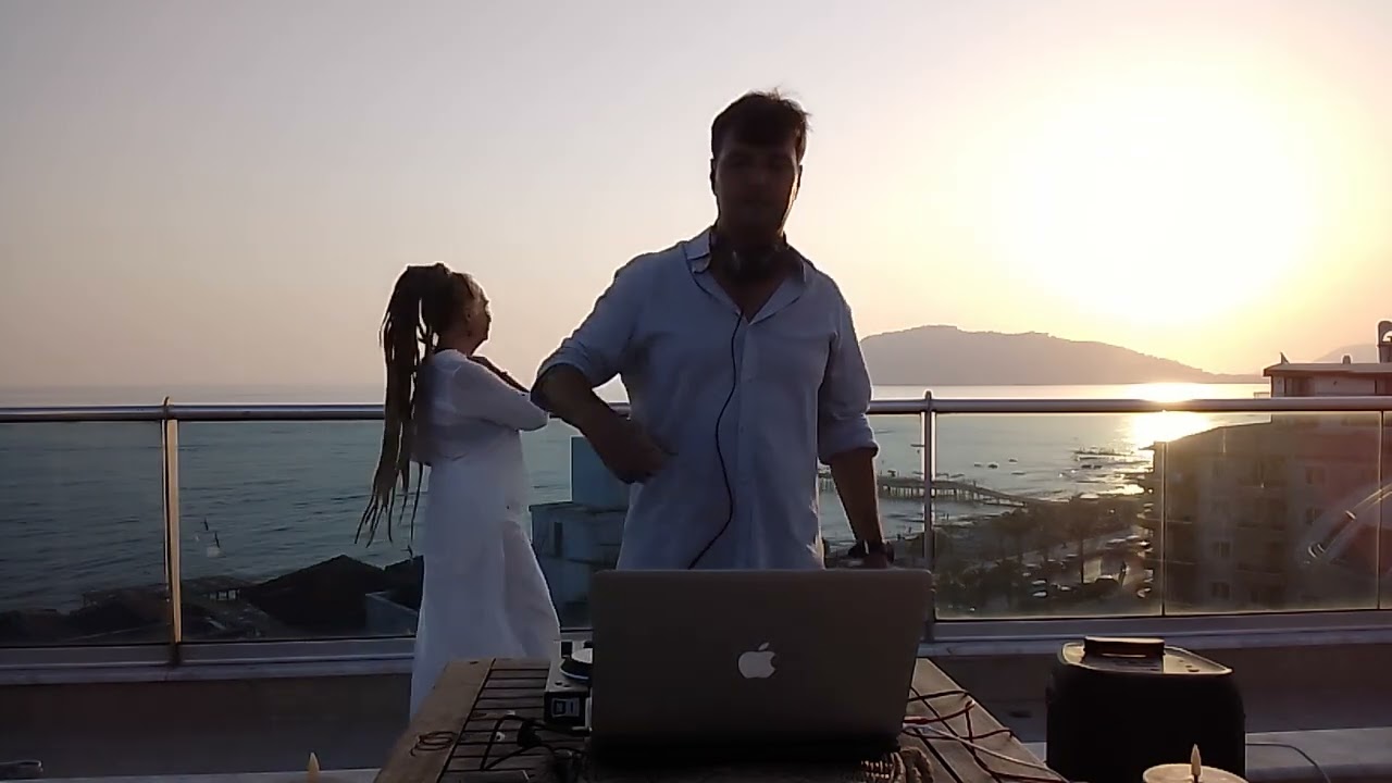 playing organic house music on the rooftop with perfect view in Alanya