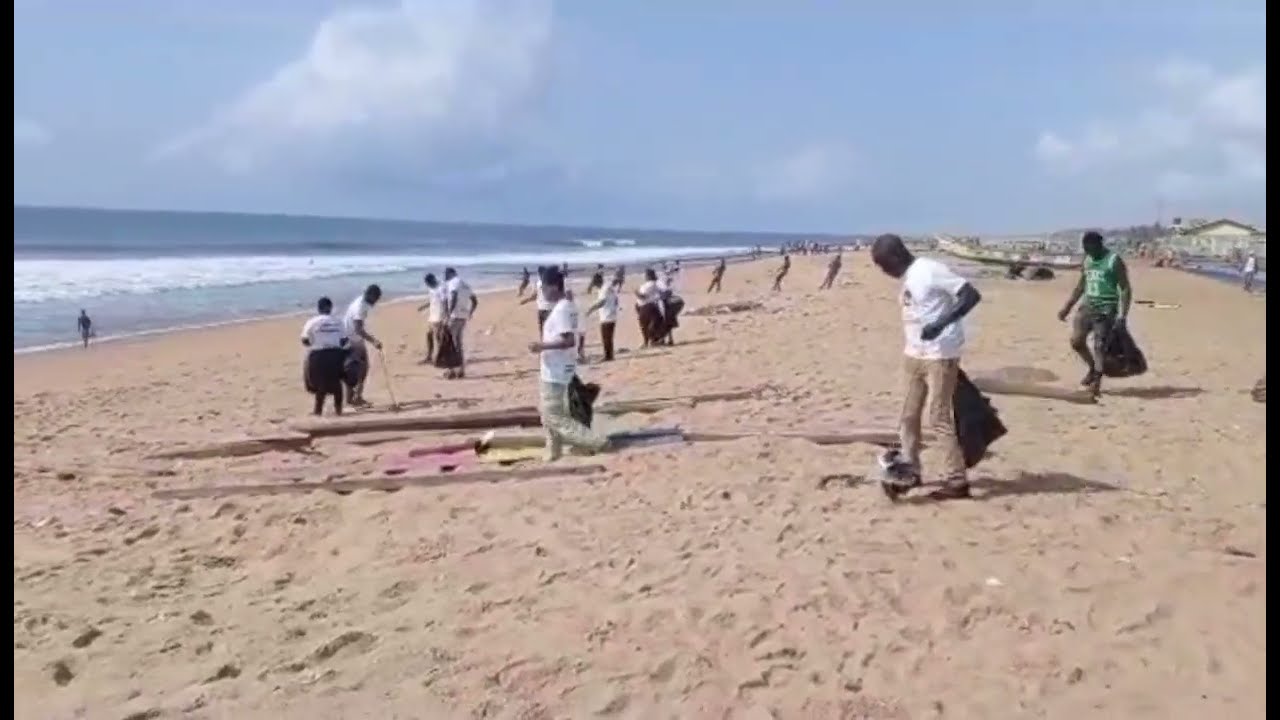 NETTOYAGE DE LA PLAGE DE LOMÉ 🌊🌍 | Engagement Éco-Citoyen avec VAD-TOGO
