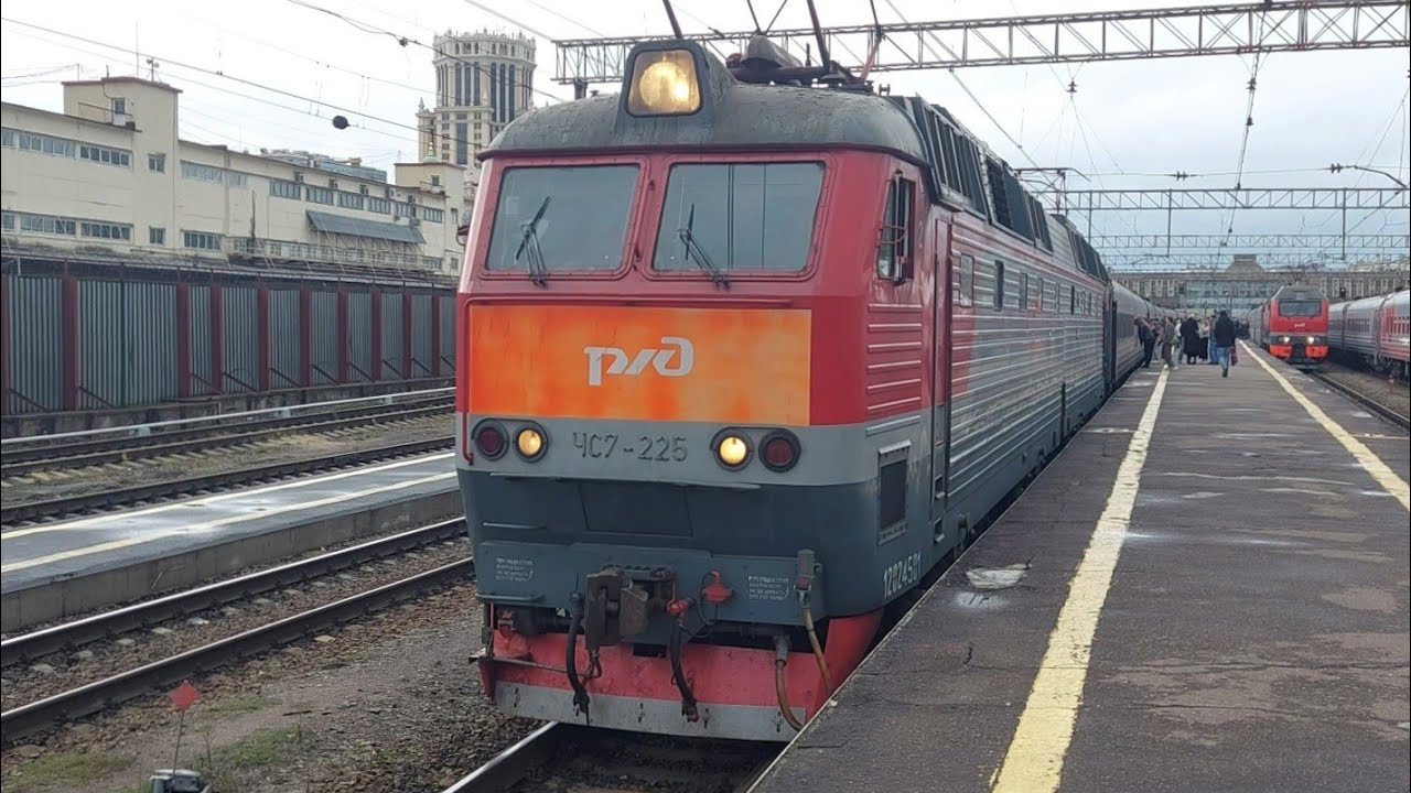 Электровоз ЧС7-225 с поездом № 001И Москва &ndash; Волгоград