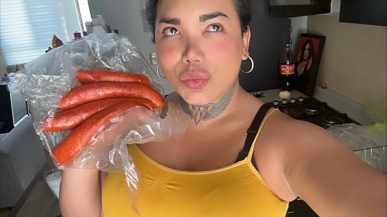 Cocinando tacos de bistec y chorizo con chiles güeros rellenos de queso 😋￼