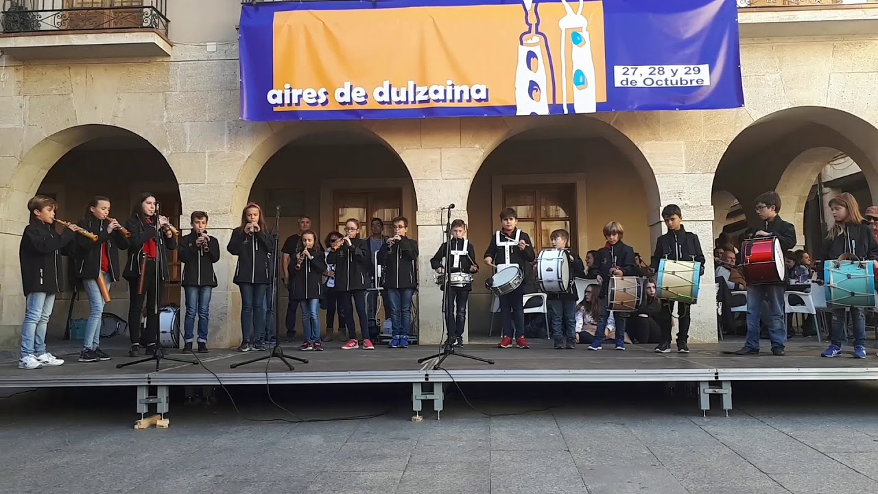 Charrada de Peñarandilla. Grupo infantil de la Escuela de dulzaina de Macotera en Aires de dulzaina