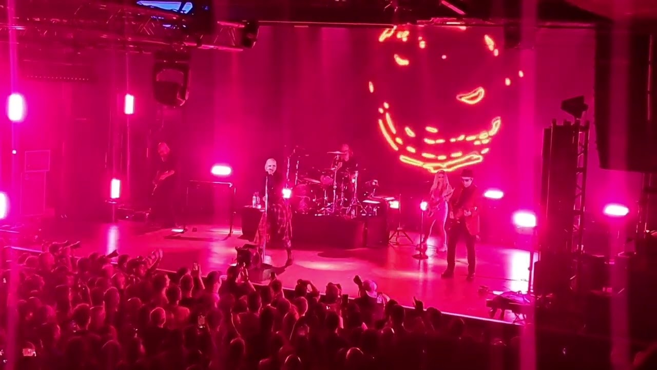 Garbage and Lucia and the best boys at Sala Razzmatazz, Barcelona, july the 9th 2024