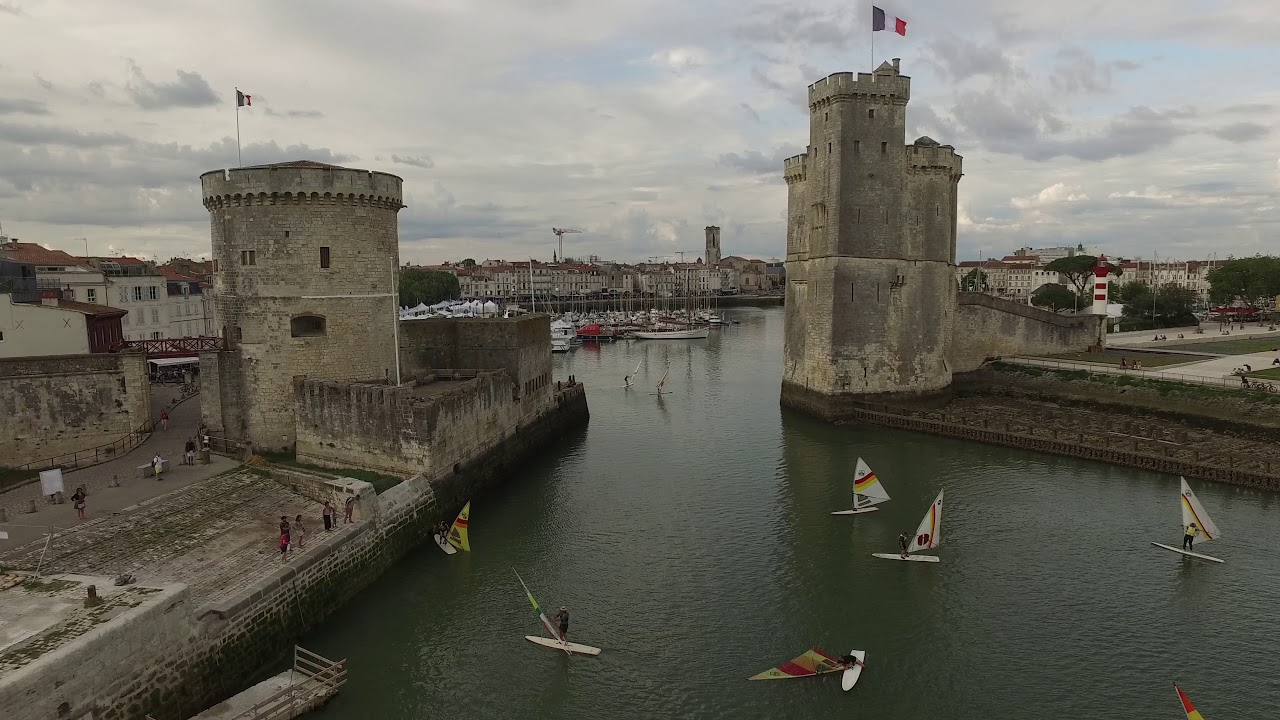 1er Championnat du Monde de Plancheà  voile à la Papa, entre les Tours de La Rochelle