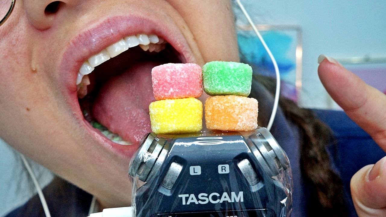 ASMR BINAURAL: COMENDO DOCES DENTRO DA SUA ORELHA