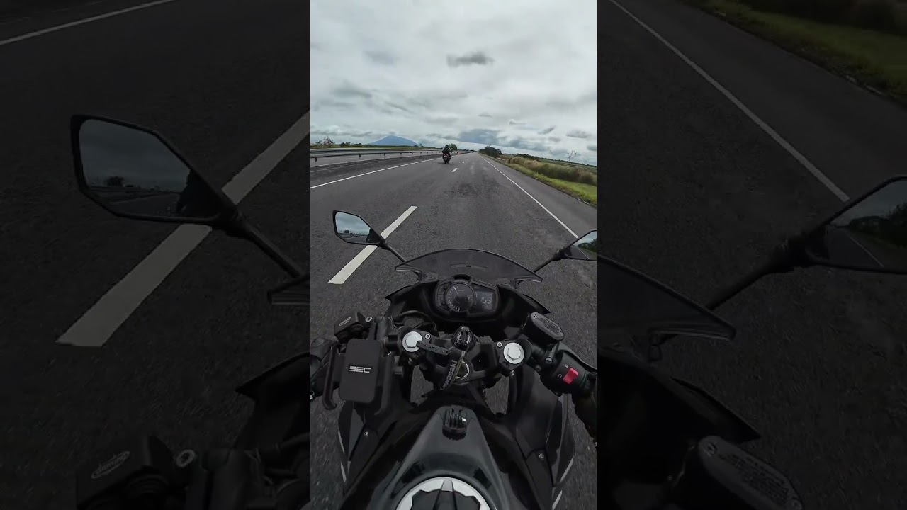 Breakfast ride with a little soundtrip.🏍️🎧