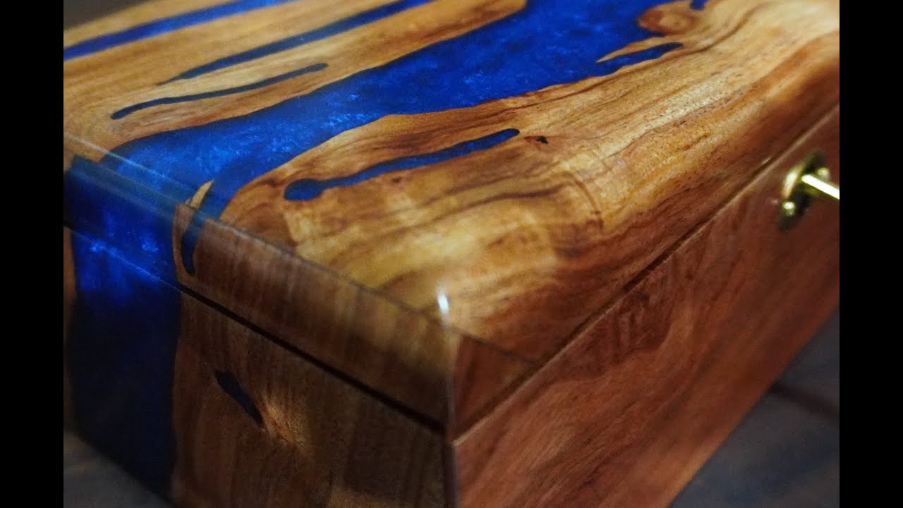 Jewelry box out of resin and rose wood