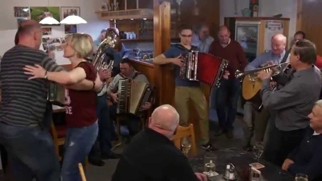 Die Pretulerpolka .... Buschenschank Ofner, Kowaldstraße 17.11.2015-12 © OlmHERZ