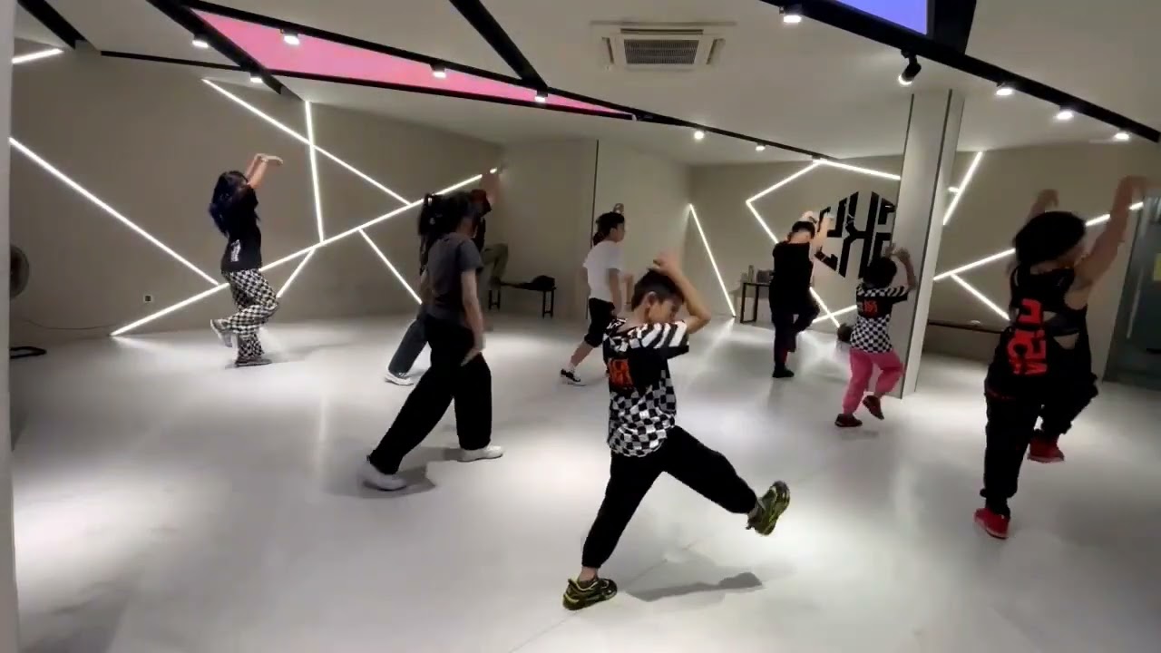 Monkey dance Part 2