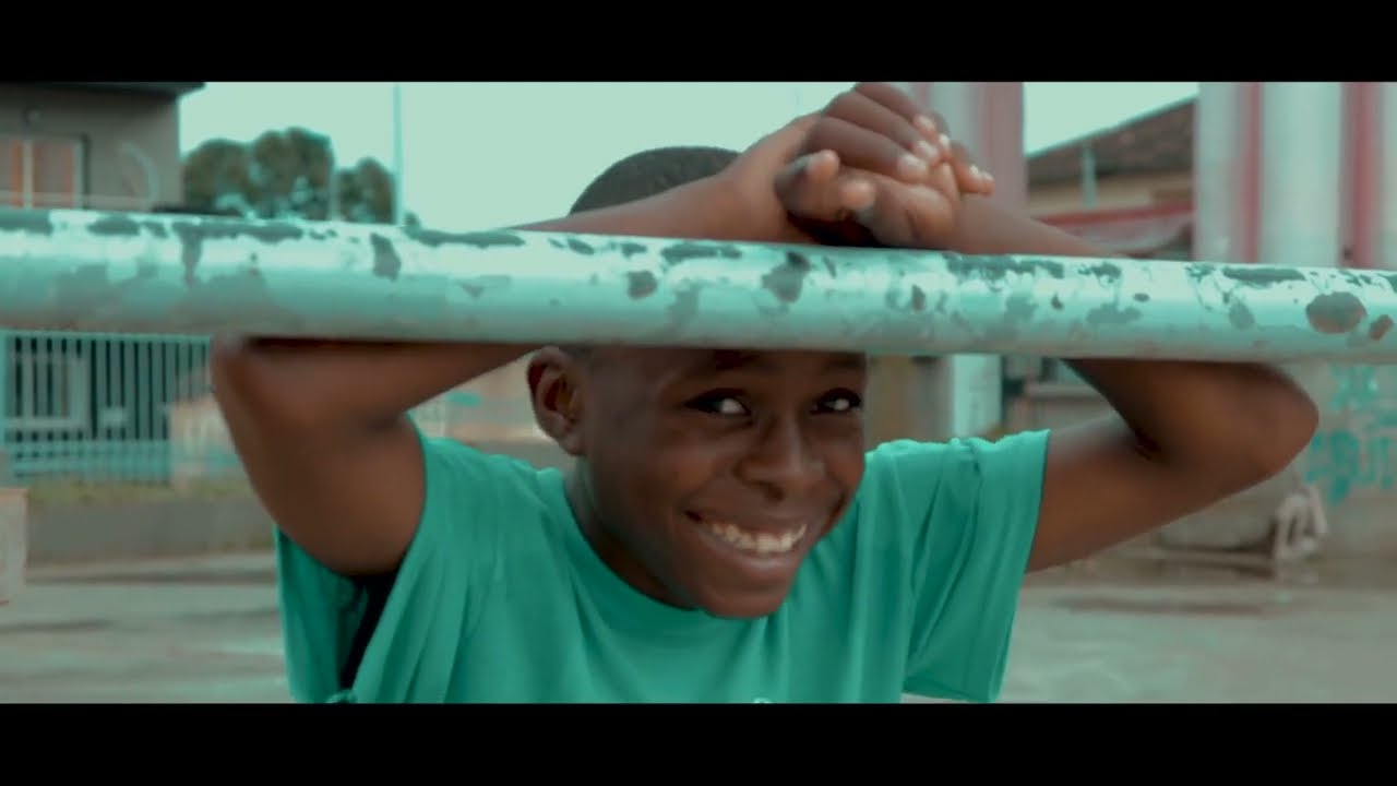 Andi two_Hood_(vídeo oficial)_by filofilm