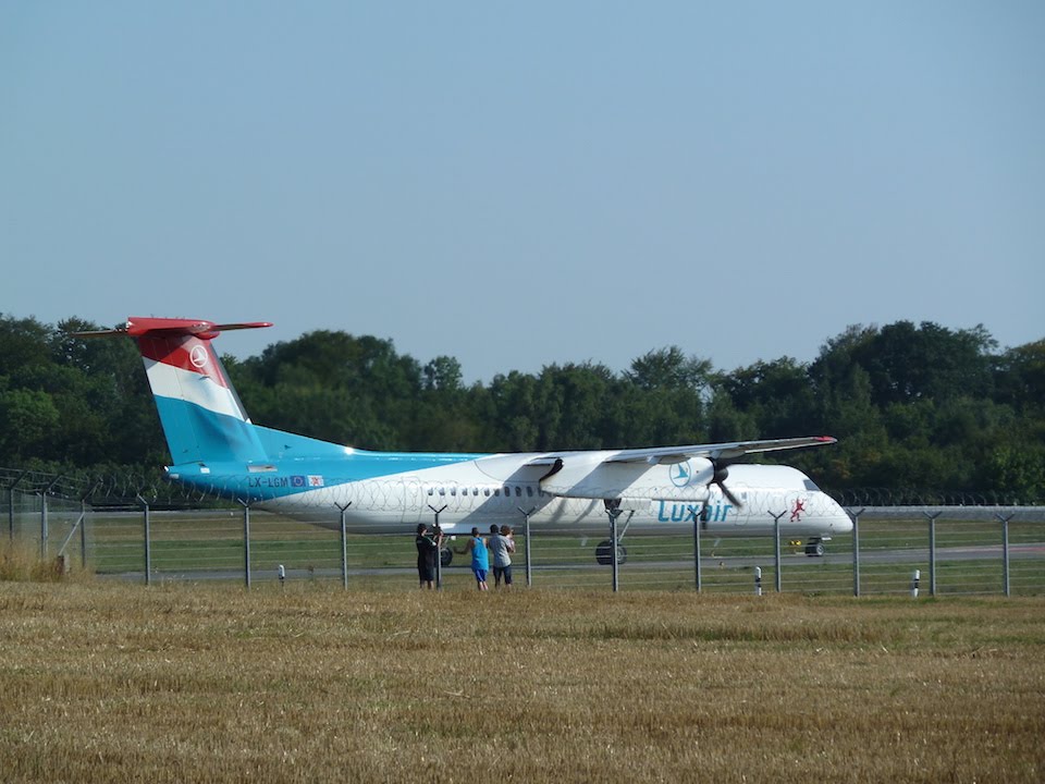 Luxair Bombardier Q400 take off from Luxembourg to Paris (CDG)