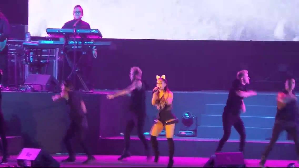 (intro) Ariana Grande - Bang Bang live In Jakarta ( The Honeymonn tour)