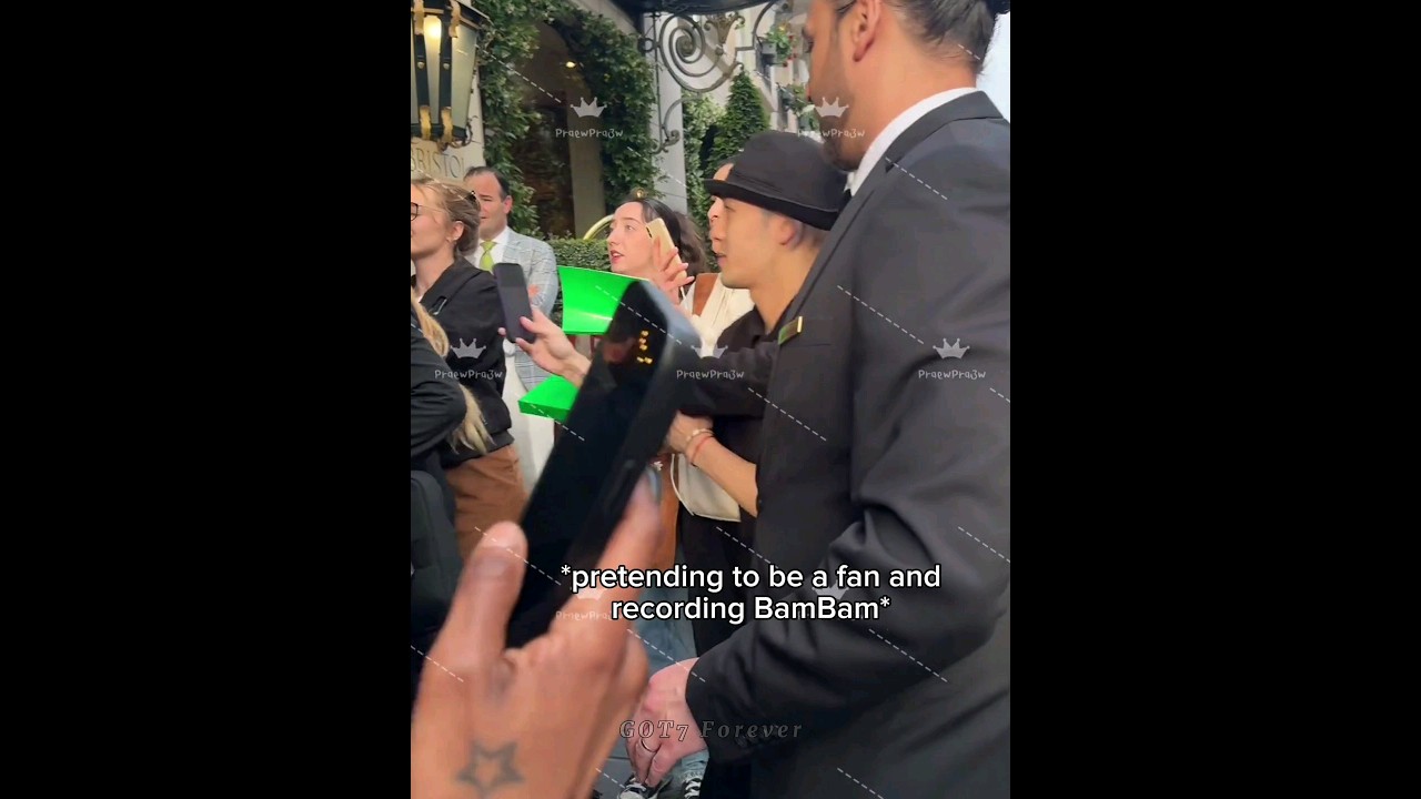 Jackson pretending to be a fan and recording BamBam 🤣😭 #GOT7 #JacksonWang #BamBam #shorts #fyp