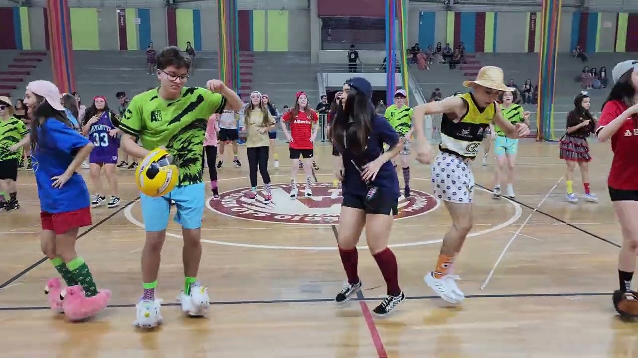 Dança da Festa Junina do Colégio São Bento 2024 - Quadrilha Maluca - Terceirão