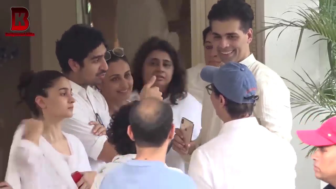 Karishma Kapoor, Aishwarya Rai At Karishma's Grand Mother Krishna Raj Kapoor Funeral
