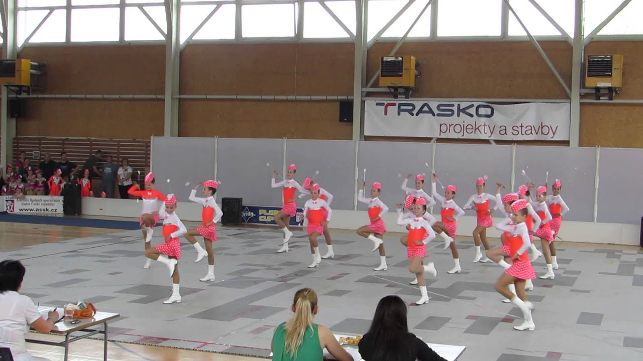 Mažoretky Minidixi Havířov 2014 Podiová sestava