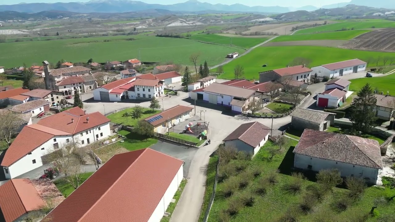 ETXABARRI URTUPIÑA. Pueblos de Araba/Alava. Dron DJI moni 3 pro.