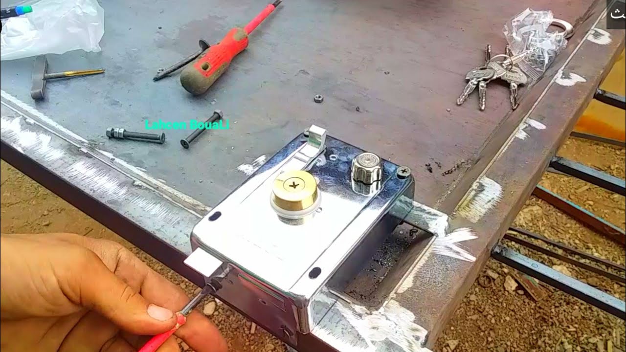 الجزء الثالث كيفية تركيب قفل باب شباك الحديد سدور سودور welding للمبتدئين