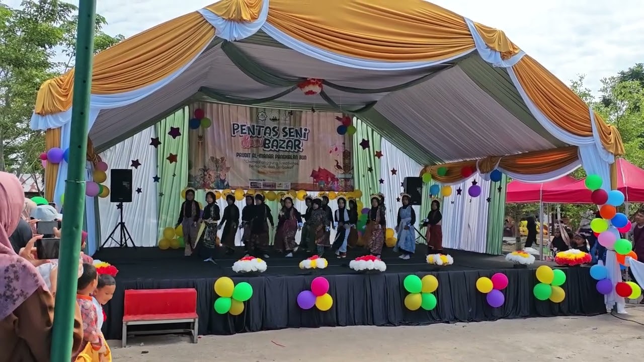 Pentas seni tk it Al-Manar faradiba