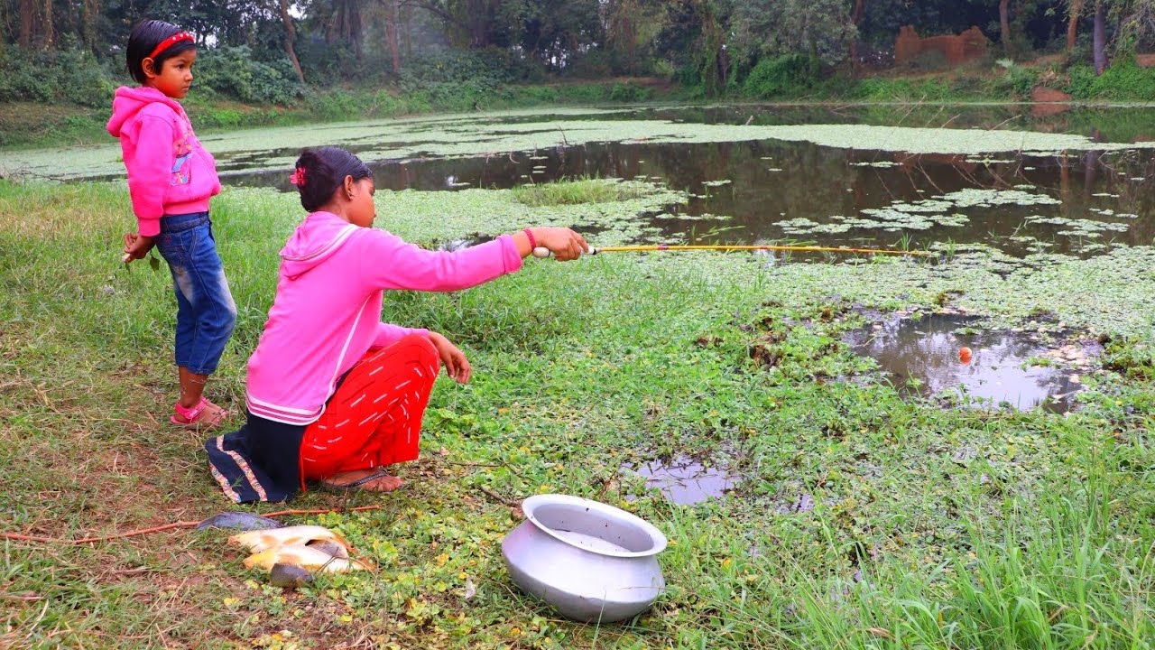 Fishing Video || Everyone will be amazed to see the traditional girl's fishing talent | Hook fishing