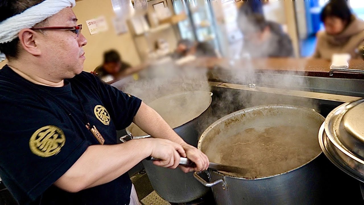王道家直伝の家系ラーメン！との丸家松飛台本店の仕込みに密着！