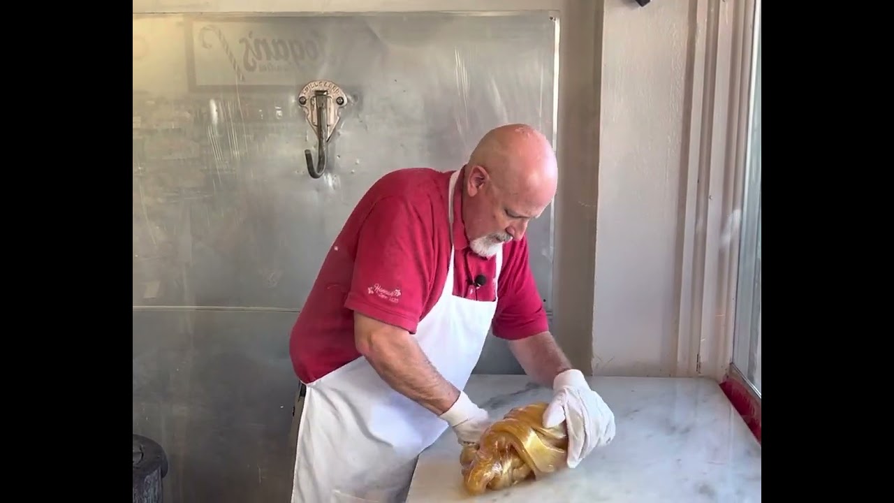 How are candy canes made? Logan’s Candies demo 2022