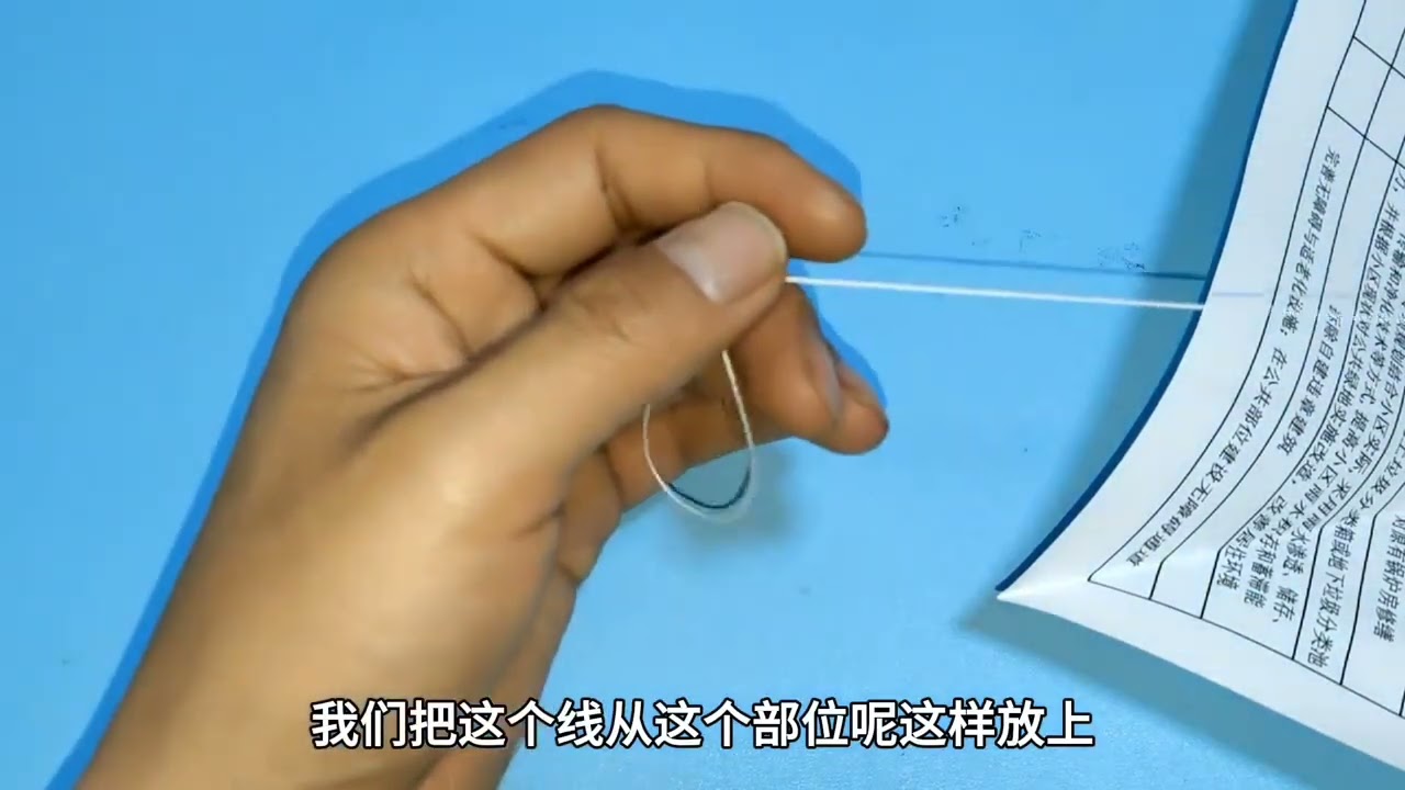 针孔太小穿不进去线怎么办？师傅教你用一张纸，轻松穿过去！ #穿针引线技巧 #生活妙招分享 #小发明大作用 #穿针线技巧 #技术分享