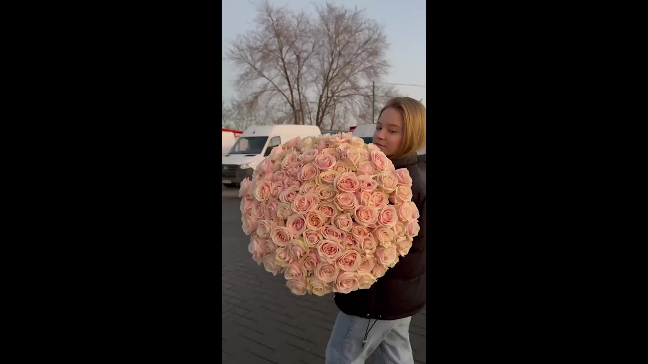 101 роза Sweet Avalanche